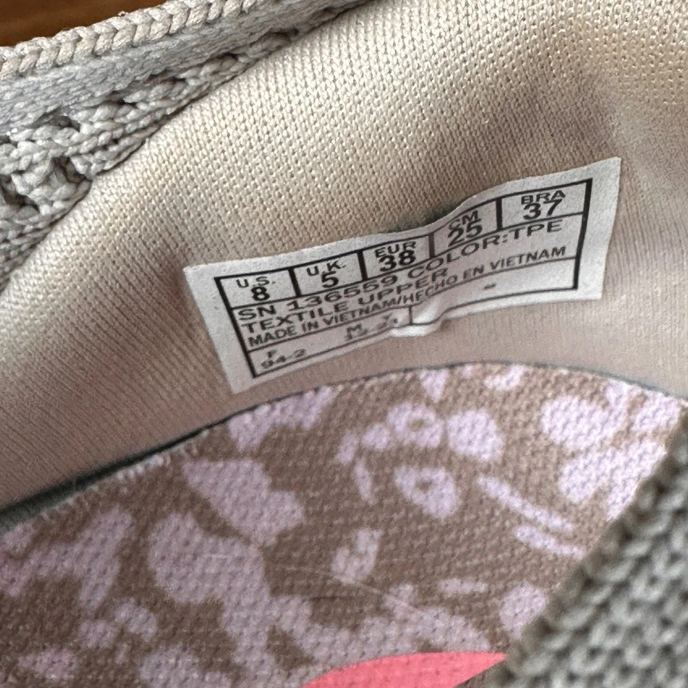 Skechers Arch Fit Slip On Womens 8 Taupe Good Stretch Fit Walking Shoes 136559